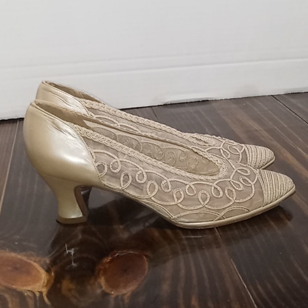 Stuart Weitzman Heels   - Picture 3 of 9